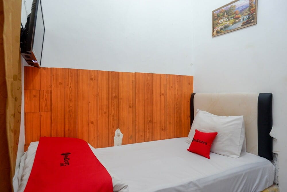 RedDoorz Single Room