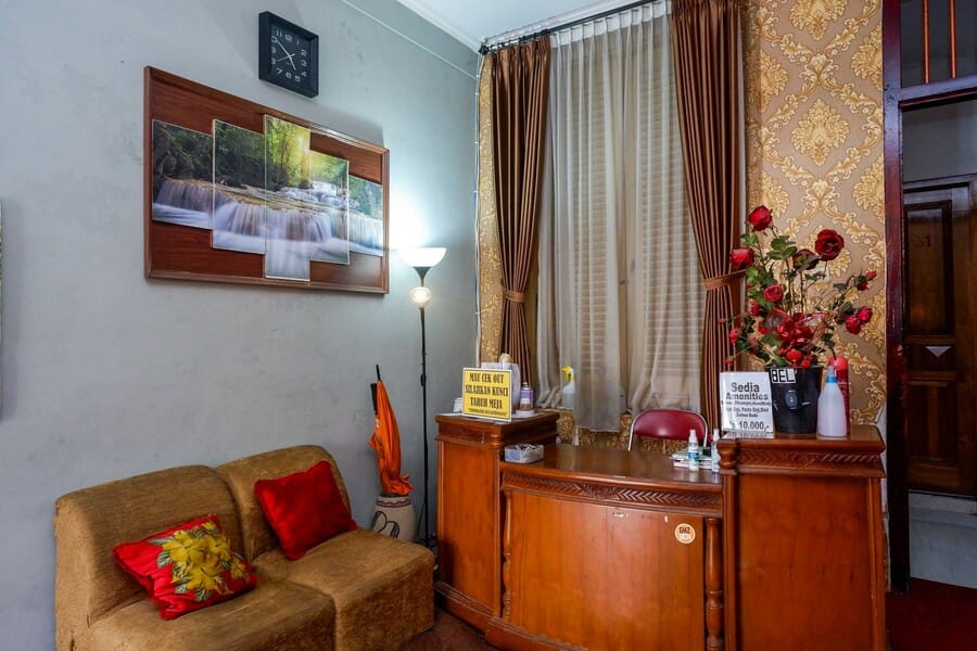 RedDoorz @ Golden Inn Tugu Yogyakarta