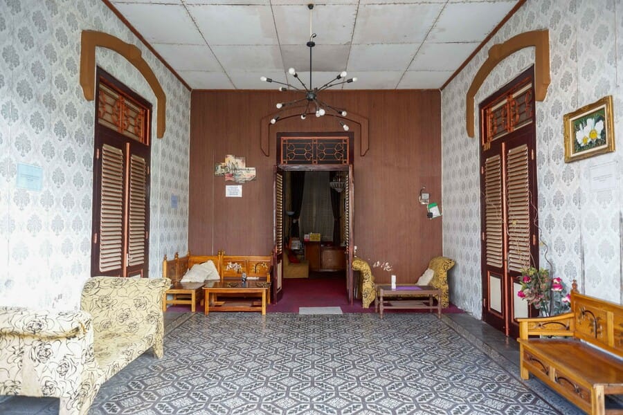 RedDoorz @ Golden Inn Tugu Yogyakarta