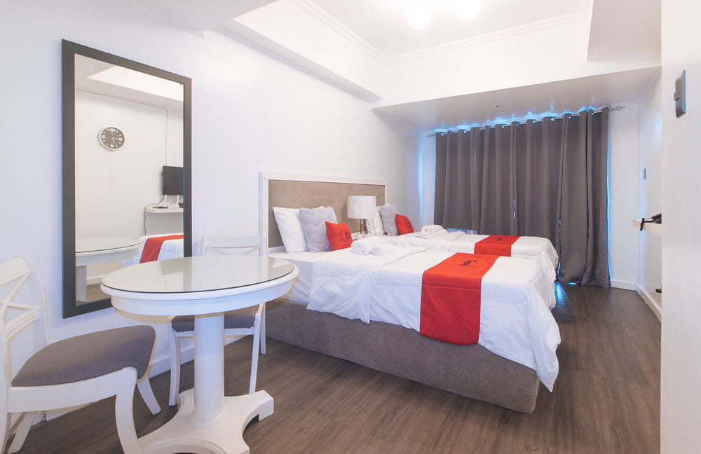 RedDoorz Twin Room