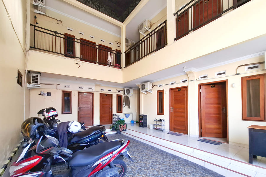 Mas Klimis Guesthouse Pakuwon Mall Mitra RedDoorz