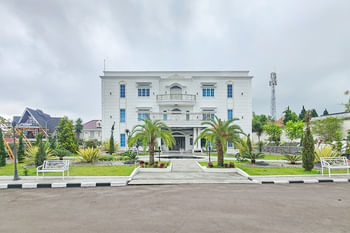 Sans Vibes Hotel Sulanjana Syariah Sukabumi