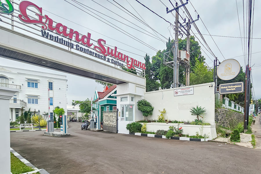 Sans Vibes Hotel Sulanjana Syariah Sukabumi