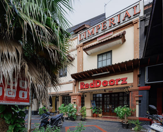 RedDoorz near WaterBoom Lippo Cikarang.
