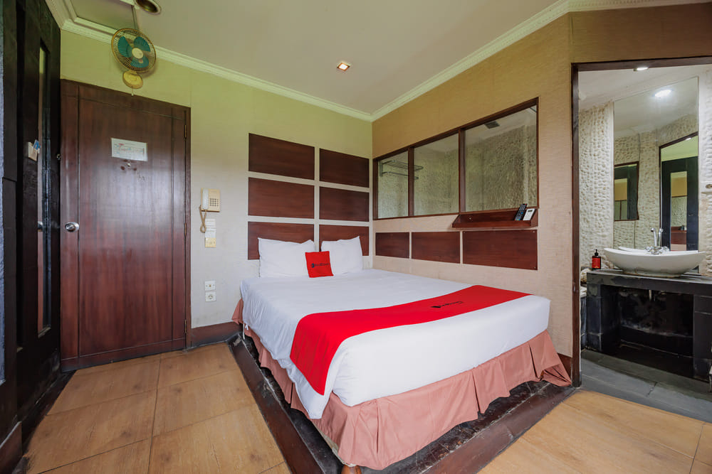 RedDoorz Room
