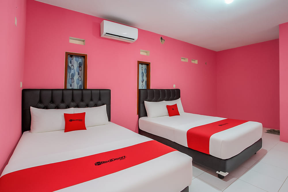 RedDoorz Family Room
