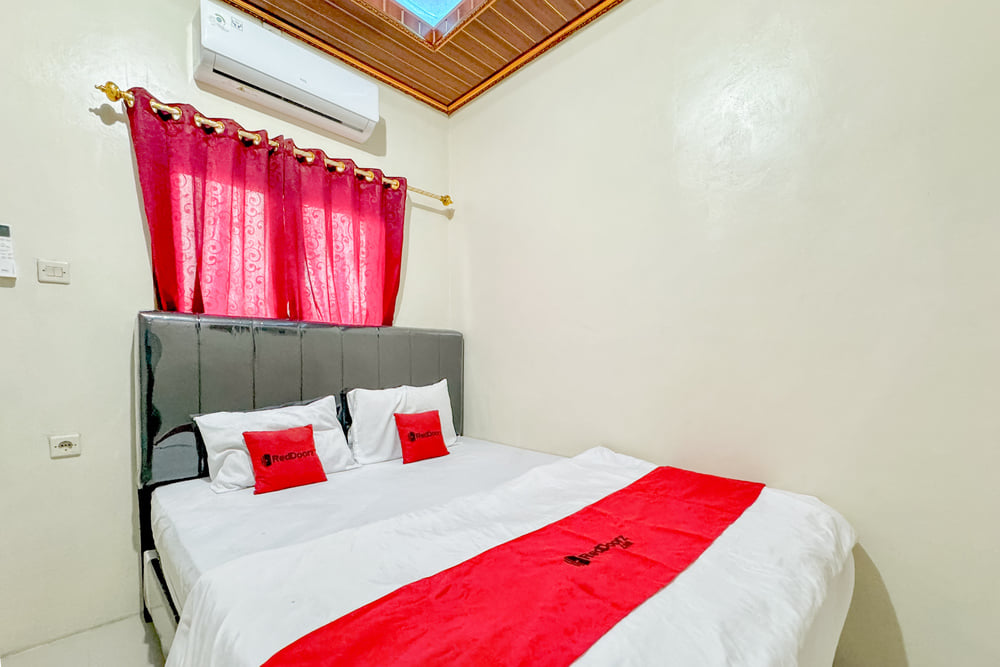 RedDoorz Room