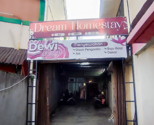 Urbanview Hotel Dream Guesthouse Padang