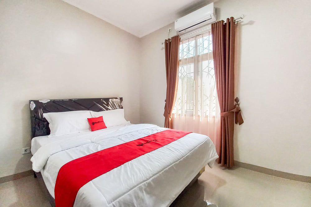 RedDoorz Room