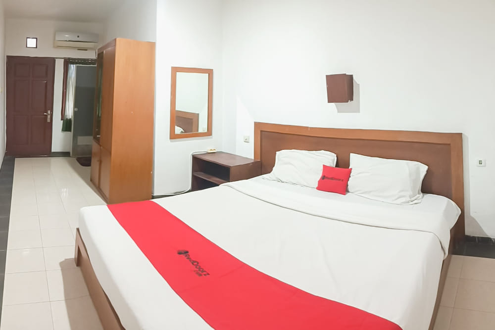 RedDoorz Superior Double Room