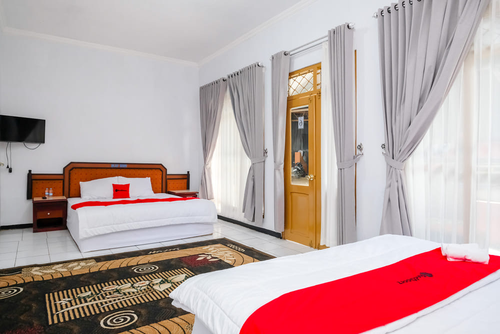 RedDoorz Family Room