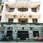 RedDoorz Padang Pasir near Petra University Surabaya