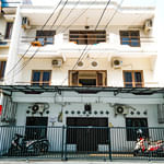 RedDoorz Padang Pasir near Petra University Surabaya