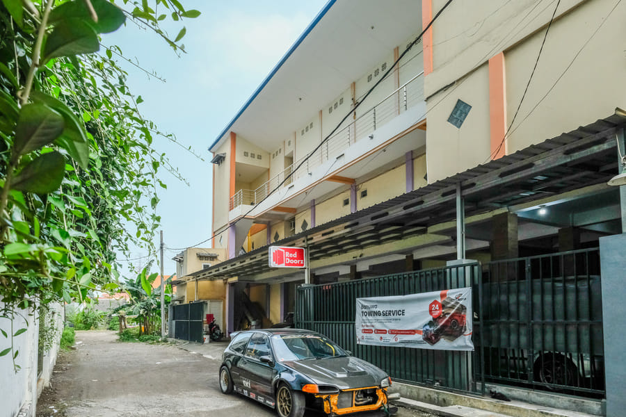 RedDoorz Syariah near City of Tomorrow Mall Surabaya