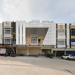 Urbanview near Mall Botania 2
