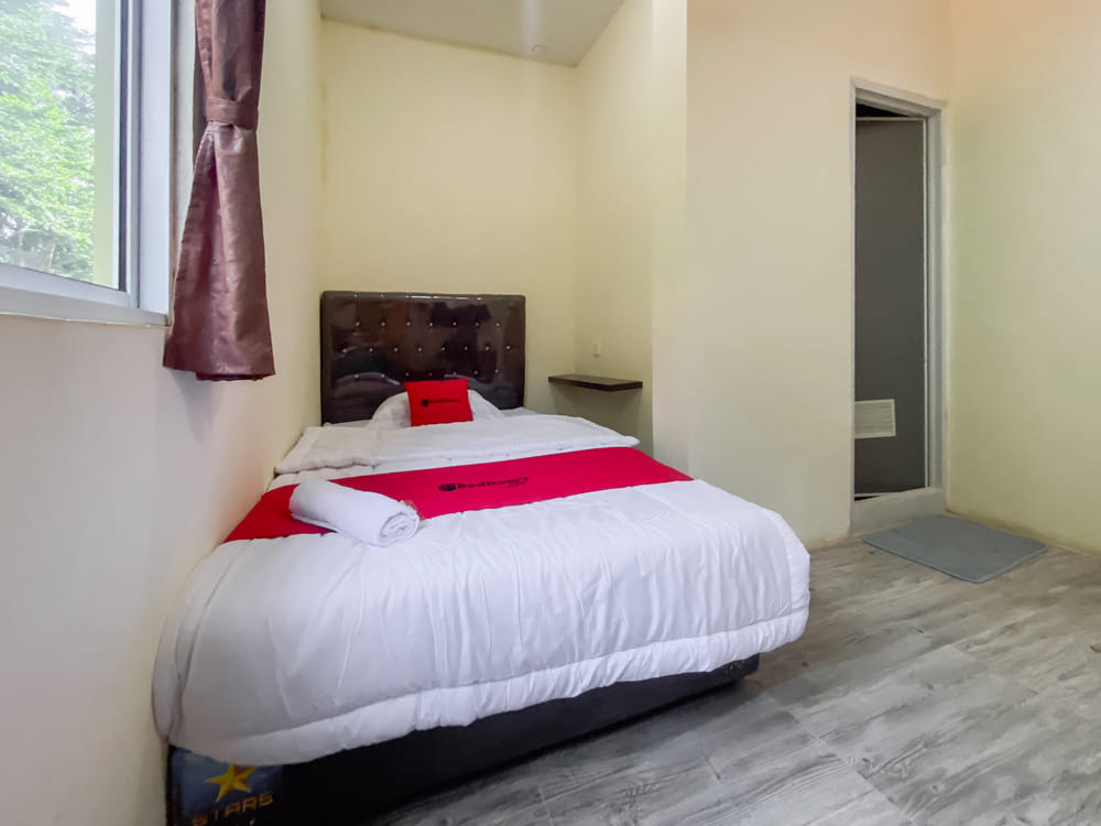 RedDoorz Single Room