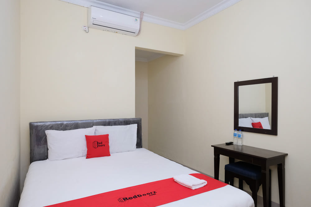 RedDoorz Room