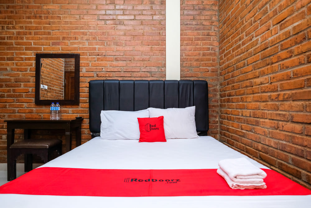RedDoorz Deluxe Room