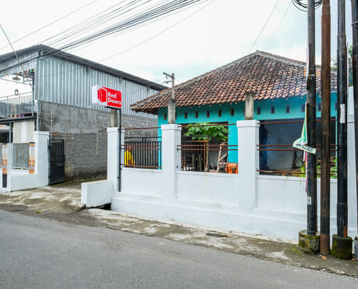 RedDoorz Syariah near Monjali 4 Yogyakarta