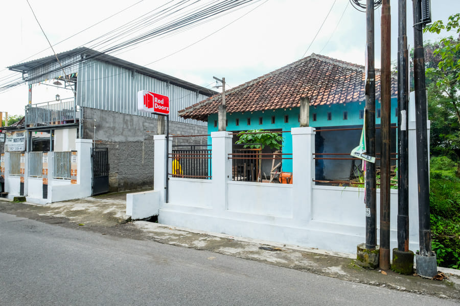 RedDoorz near Monjali 4 Yogyakarta
