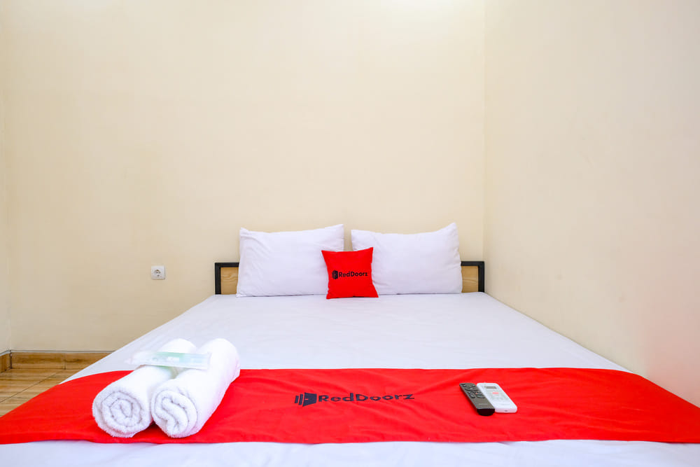 RedDoorz Superior Room