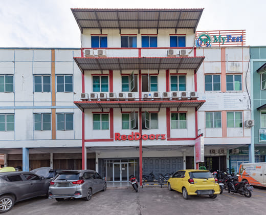 RedDoorz Plus near Kepri Mall