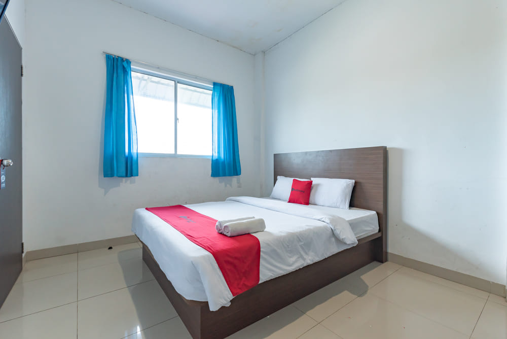 RedDoorz Deluxe Room