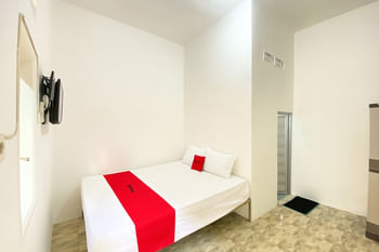 RedDoorz near Terminal Baru Pasuruan