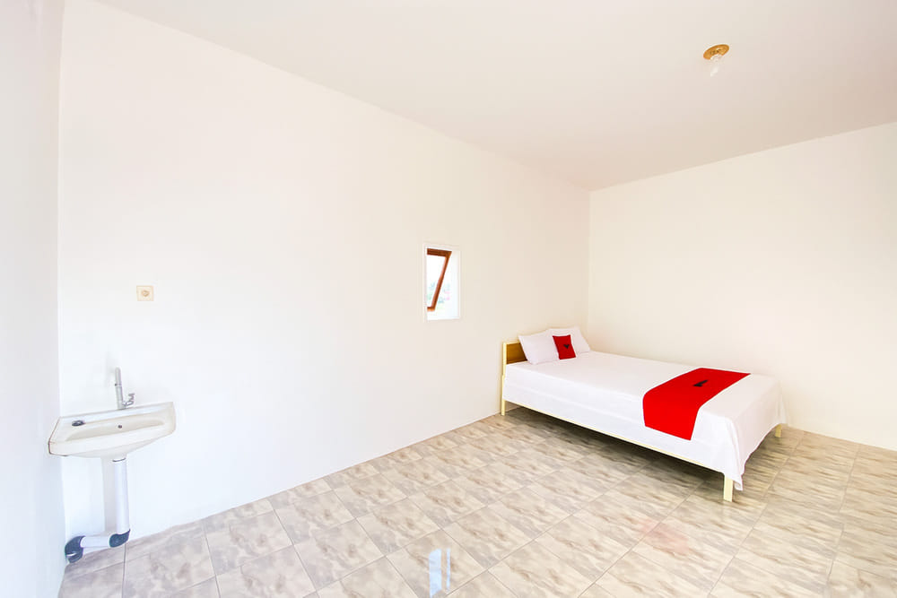 RedDoorz Deluxe Room