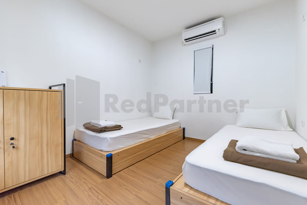 Twin Room with Sharing Bathroom