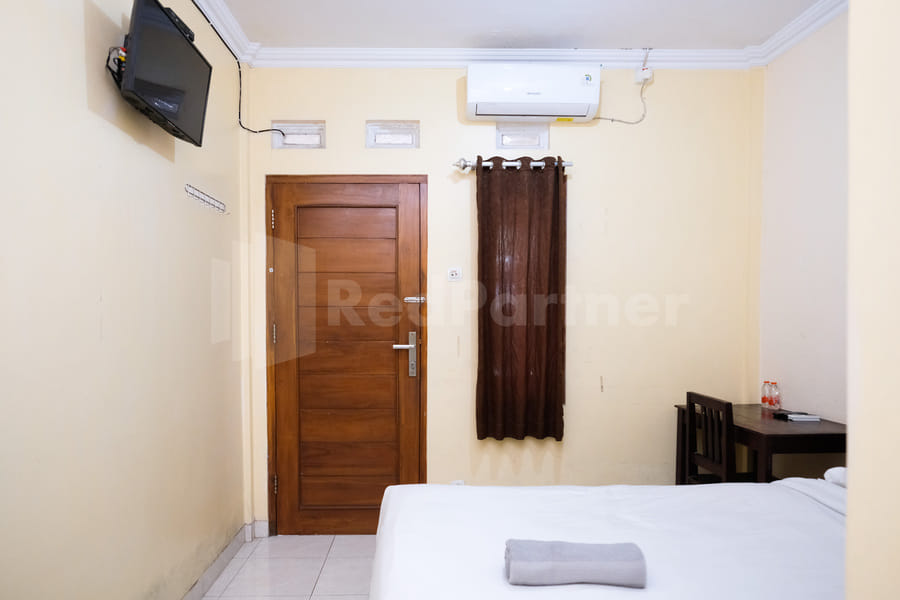 Mas Klimis Guesthouse Pakuwon Mall Mitra RedDoorz