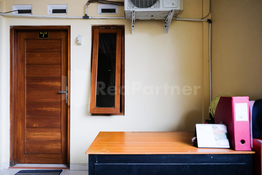 Mas Klimis Guesthouse Pakuwon Mall Mitra RedDoorz