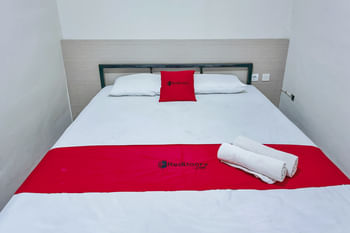 RedDoorz @ Guest House A2 Near Rita Mall Tegal