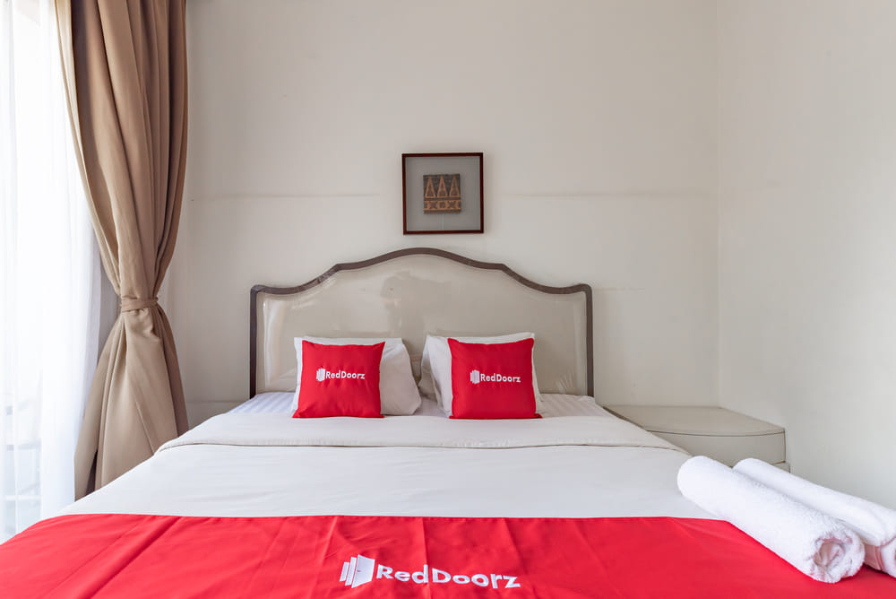 RedDoorz Superior Room