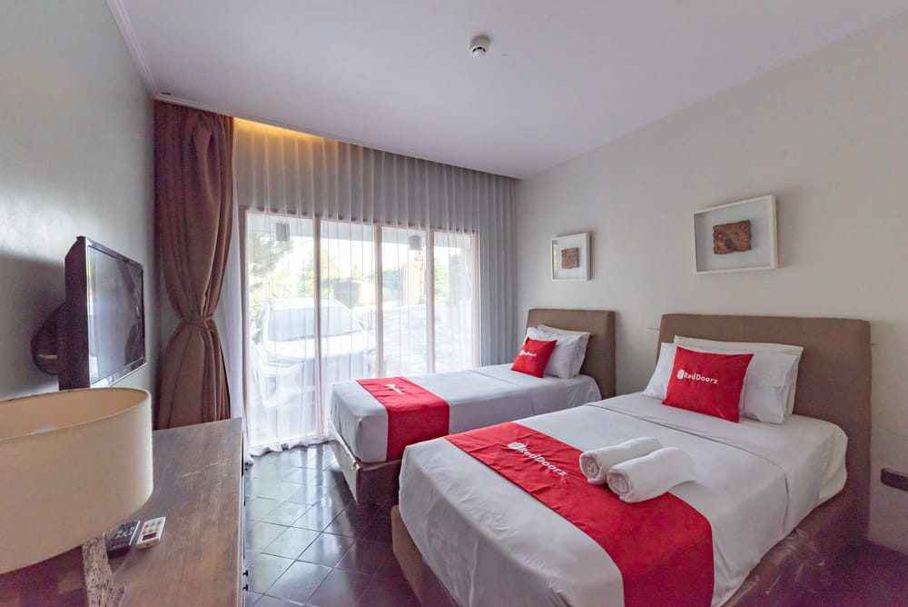 RedDoorz Superior Twin Room