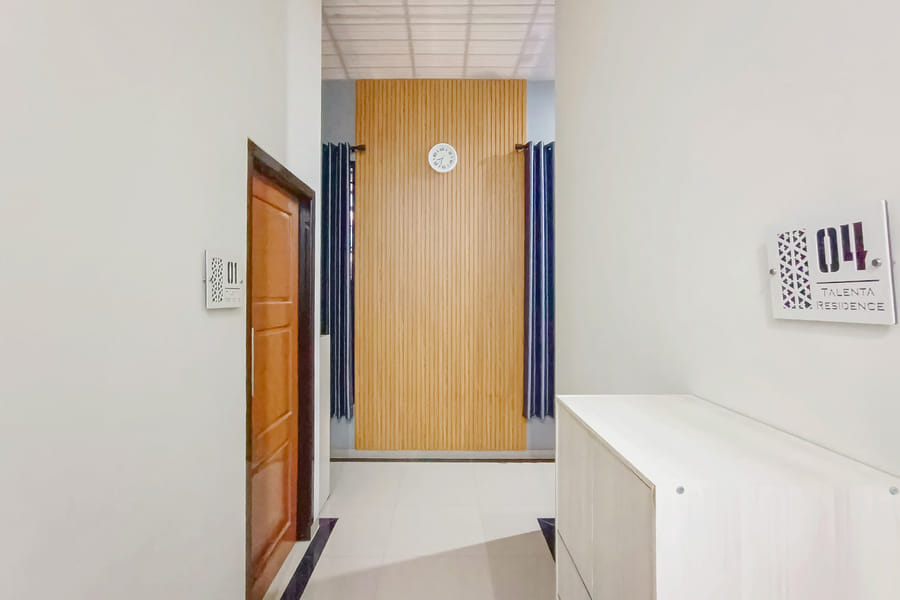 RedDoorz Syariah near Exit Tol Gayamsari Semarang