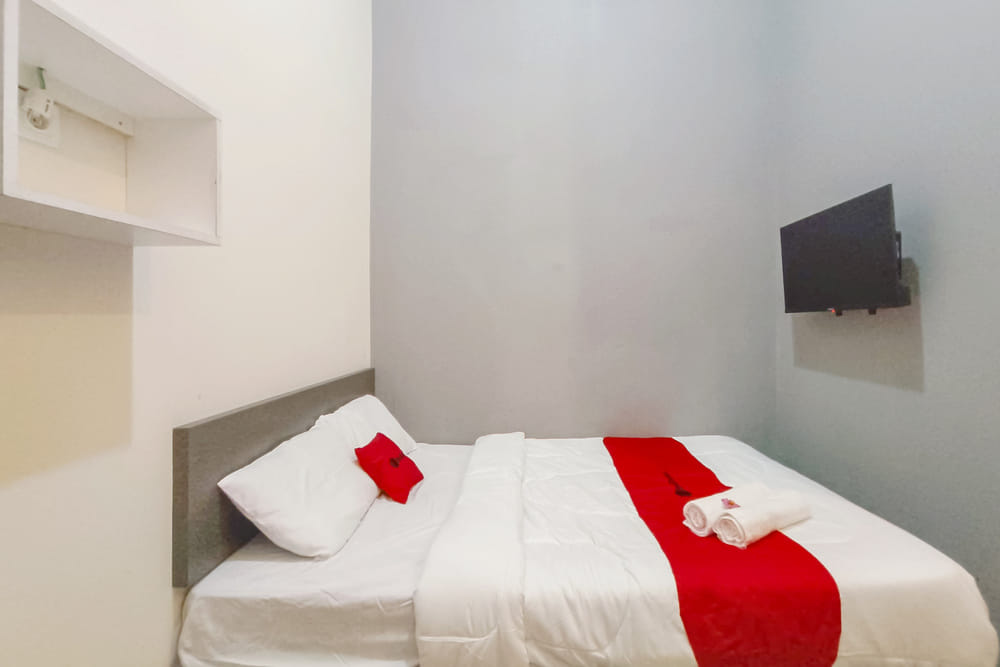 RedDoorz Superior Room