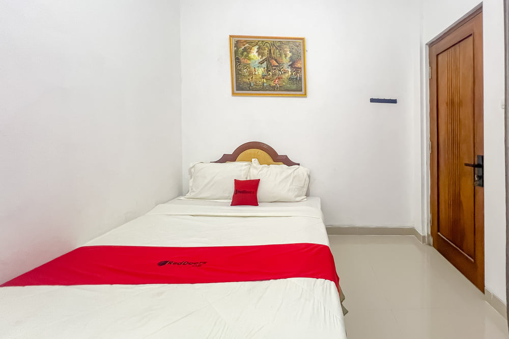 RedDoorz Room