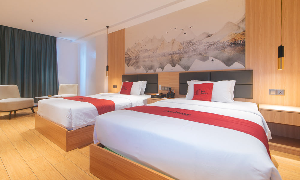 RedDoorz Deluxe Double Room