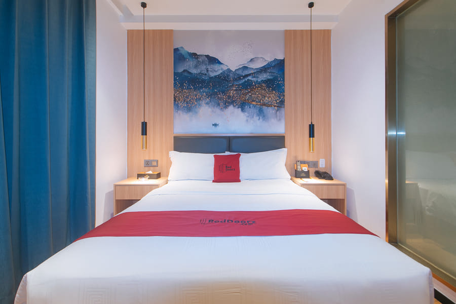 RedDoorz Plus @ Jinjiang Star Hotel