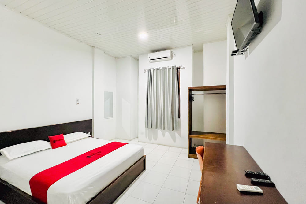 RedDoorz Deluxe Room