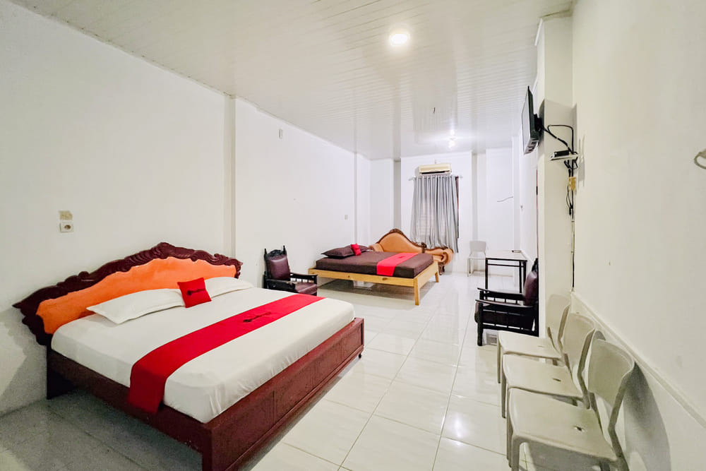 RedDoorz Family Room