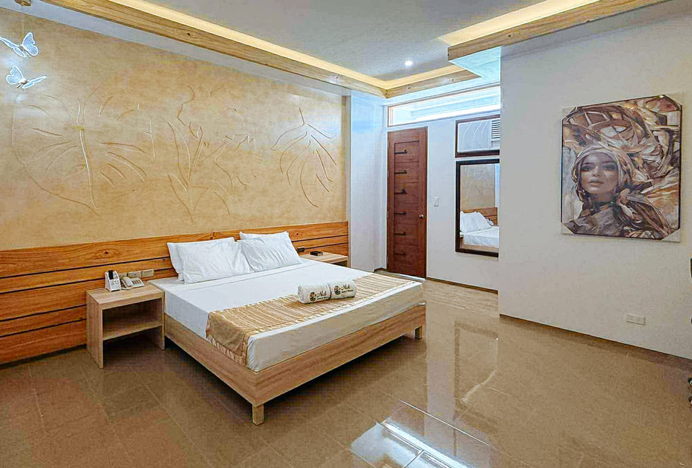 RedDoorz Executive Deluxe Double Room