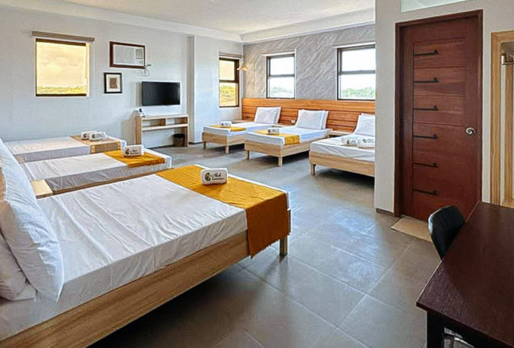 RedDoorz Family Room (6 Adults)