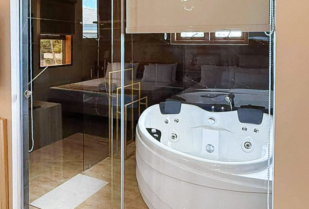 RedDoorz Suite