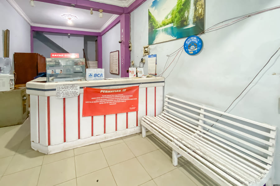 RedDoorz @ Hotel Roda Mas 2 near Gor Satria