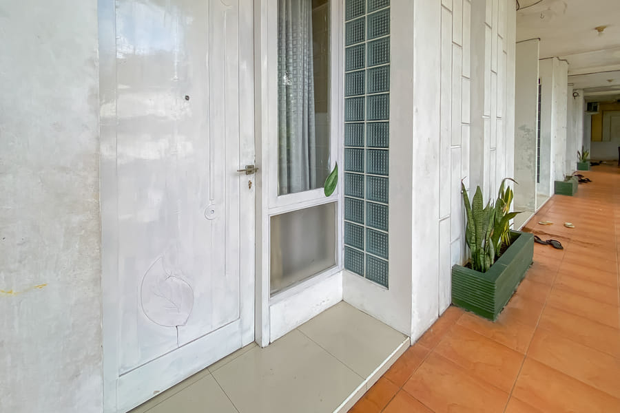 RedDoorz @ Hotel Roda Mas 2 near Gor Satria