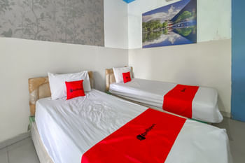 RedDoorz @ Hotel Roda Mas 2 near Gor Satria
