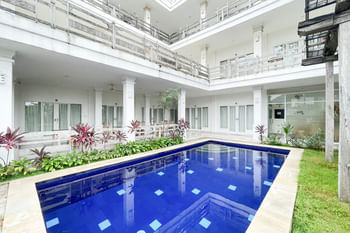 Urbanview Hotel Lilis Ikvala Radha
