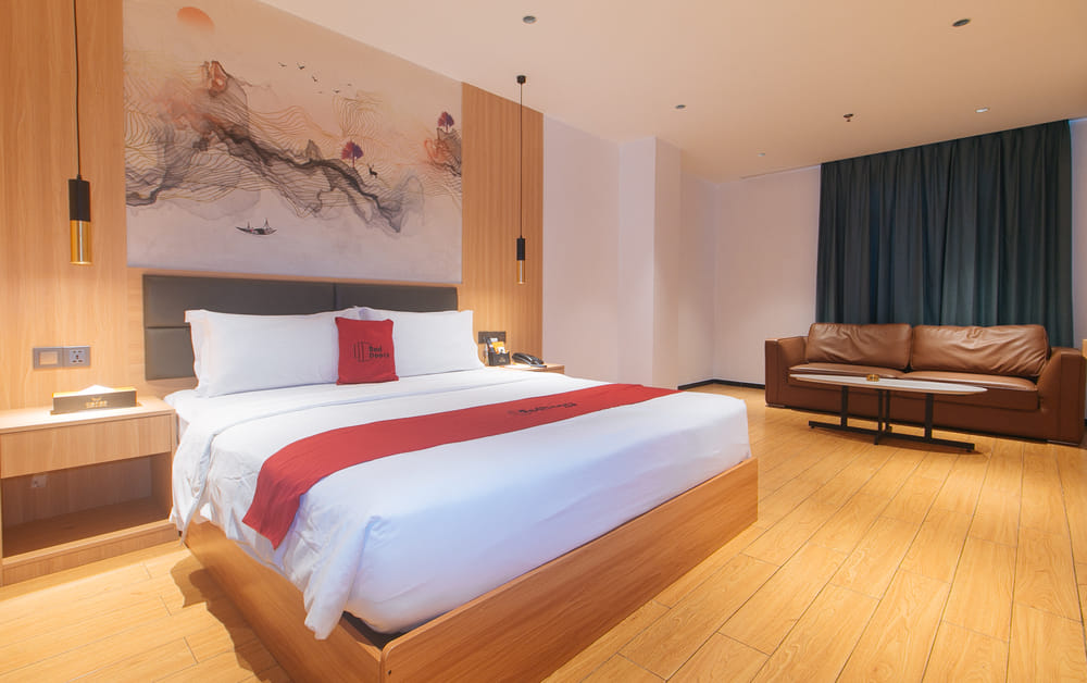RedDoorz Deluxe Room
